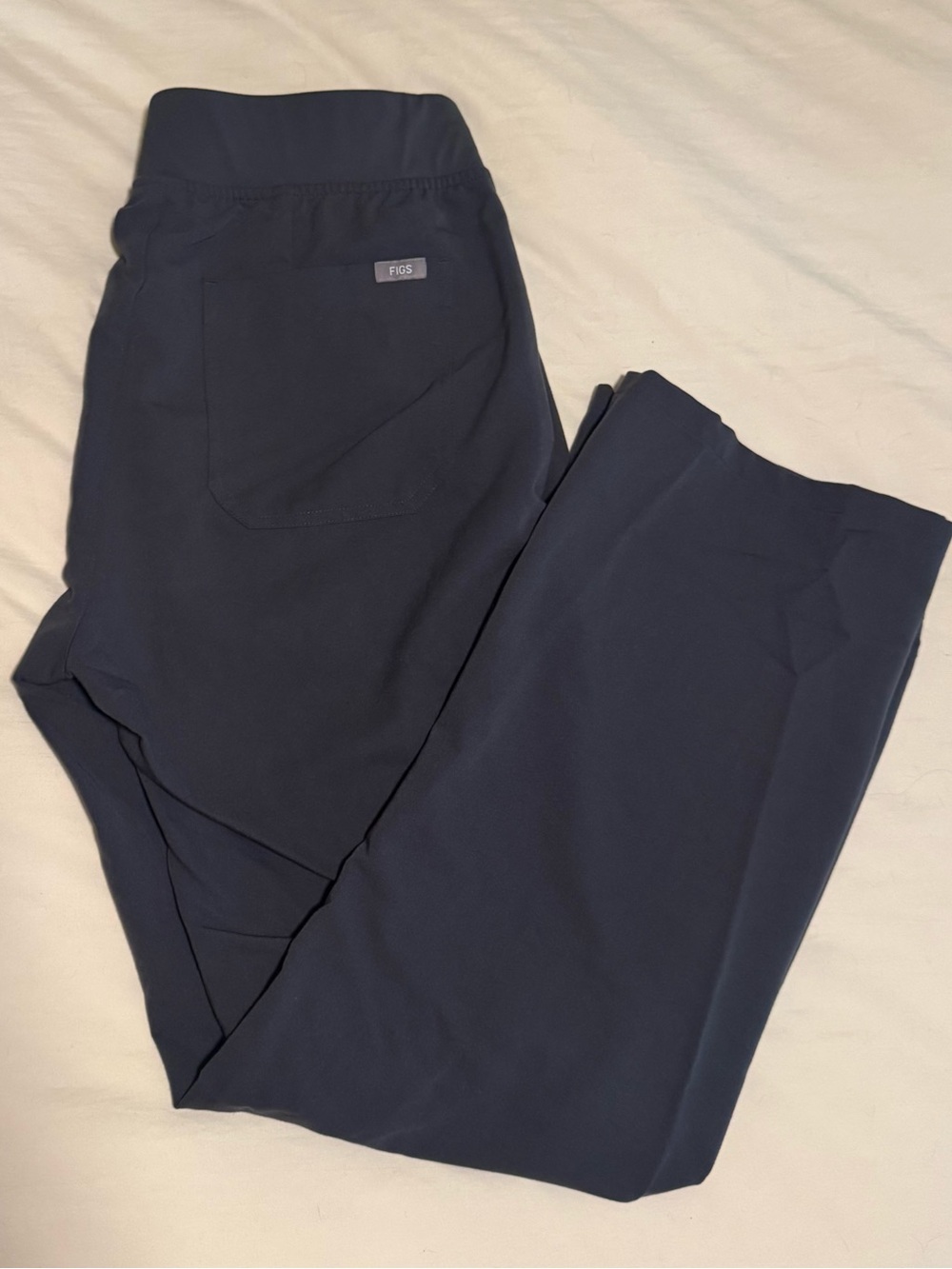 FIGS Women’s charcoal Livingston Scrub pant